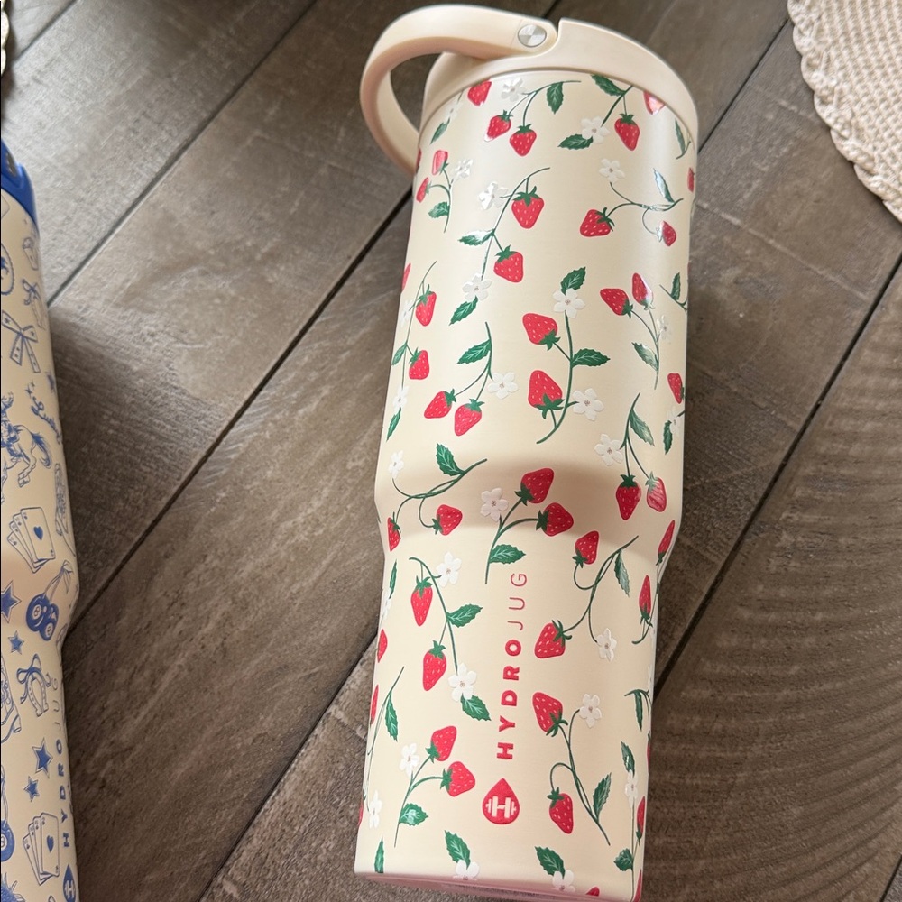 The perfect holiday gift HydroJug cream strawberry NWT